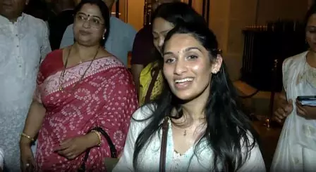 पेरिस में पीएम मोदी के स्वागत पर भारतीय समुदाय ने जताई खुशी, फ्रांस में पहले हिंदू मंदिर निर्माण पर किया गर्व पेरिस में पीएम मोदी के स्वागत पर भारतीय समुदाय ने जताई खुशी, फ्रांस में पहले हिंदू मंदिर निर्माण पर किया गर्व