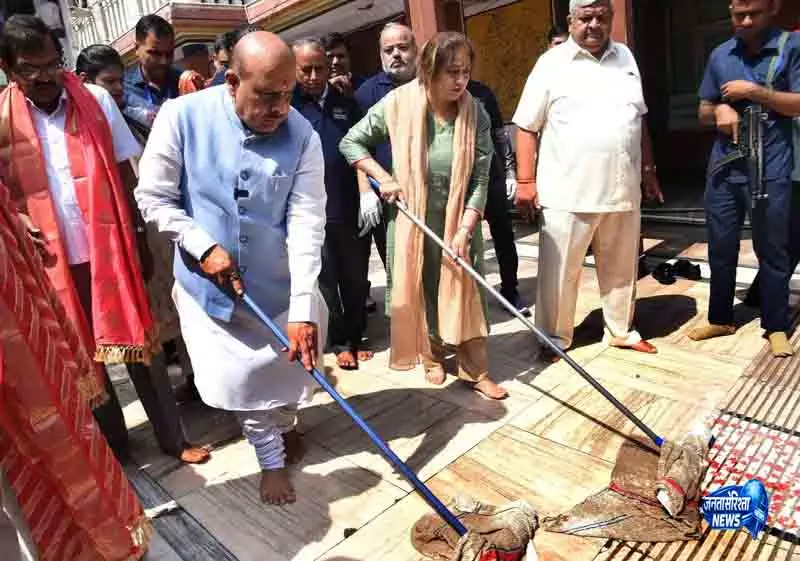 Delhi: BJP ने पूरे शहर में सफाई अभियान शुरू किया Delhi: BJP ने पूरे शहर में सफाई अभियान शुरू किया