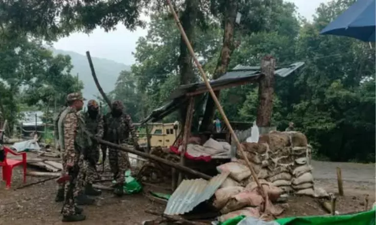Manipur: 36 घंटे चले ऑपरेशन में 61 बंकर और कई चेकपोस्ट नष्ट किए Manipur: 36 घंटे चले ऑपरेशन में 61 बंकर और कई चेकपोस्ट नष्ट किए