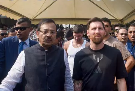 लियोनेल मेसी 'गोट इंडिया टूर' विवाद: पूर्व मंत्री अरूप बिस्वास की बढ़ीं मुश्किलें, सवालों के जवाब देने थाने पहुंचे