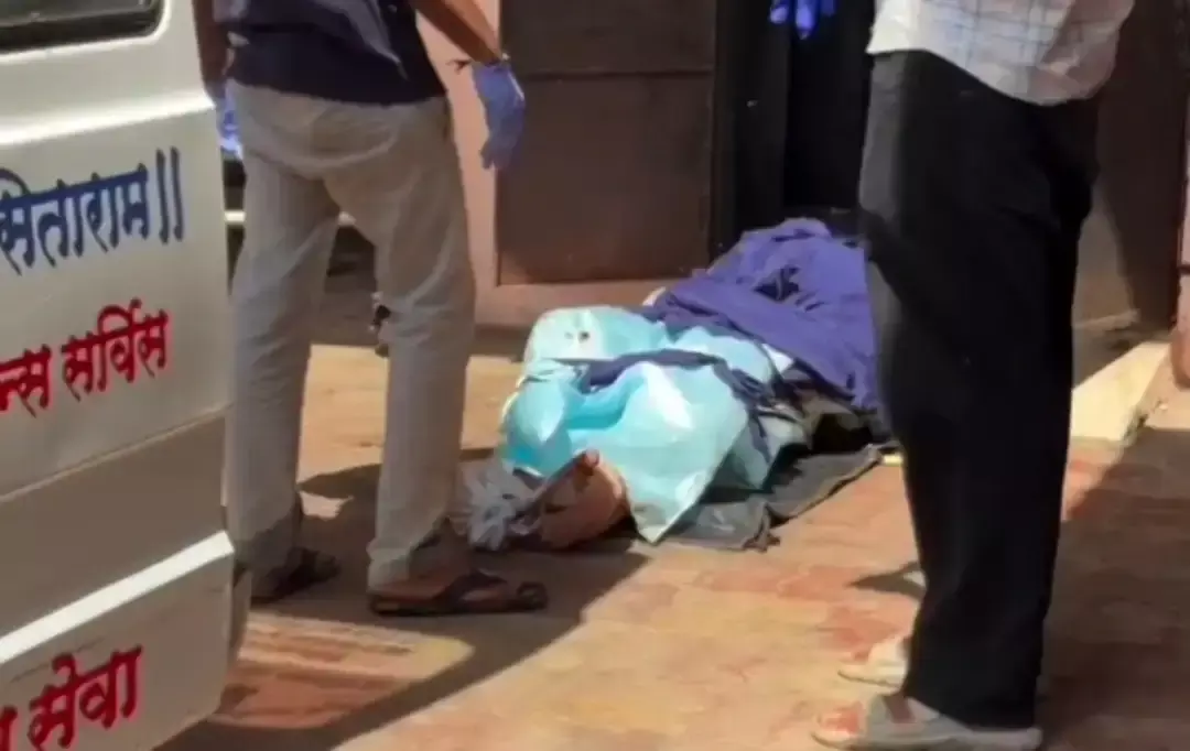 Mumbai: मनपा अस्पताल में तीन दिन तक पड़ा शव, बदबू से मरीज परेशान Mumbai: मनपा अस्पताल में तीन दिन तक पड़ा शव, बदबू से मरीज परेशान