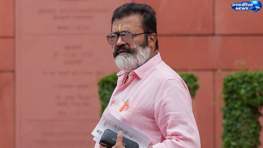 कच्चे तेल की कीमत घटने पर भी तुरंत ईंधन सस्ता नहीं होगा: Union Minister कच्चे तेल की कीमत घटने पर भी तुरंत ईंधन सस्ता नहीं होगा: Union Minister