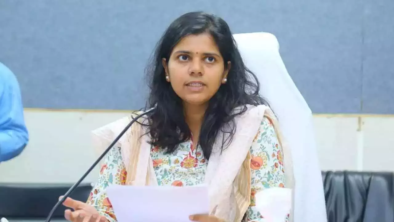 Telangana: कलेक्टर ने सरकारी स्कूलों में दाखिले की बढ़ती मांग की सराहना की Telangana: कलेक्टर ने सरकारी स्कूलों में दाखिले की बढ़ती मांग की सराहना की