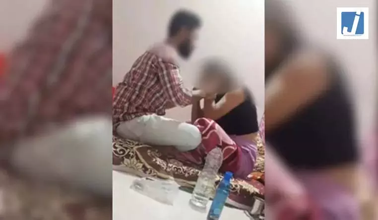 वायु सेना अधिकारी की पत्नी से जुड़े जबरन धर्मांतरण मामले में मौलवी गिरफ्तार वायु सेना अधिकारी की पत्नी से जुड़े जबरन धर्मांतरण मामले में मौलवी गिरफ्तार