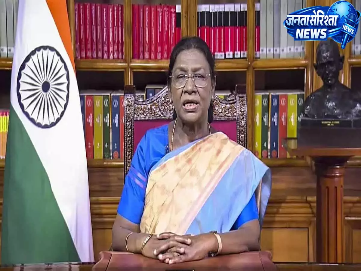 राष्ट्रपति मुर्मू पांच दिन के दौरे पर MP पहुंचीं राष्ट्रपति मुर्मू पांच दिन के दौरे पर MP पहुंचीं
