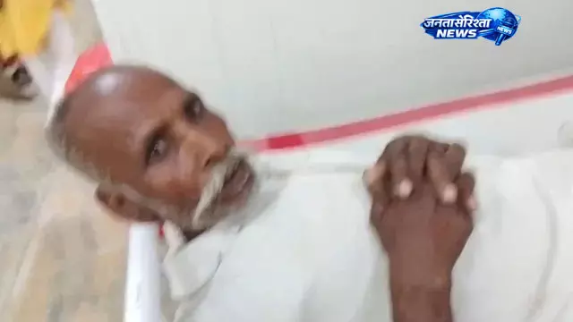 Bihar : मगरमच्छ के हमले में फंसे किसान को ग्रामीणों ने बचाया Bihar : मगरमच्छ के हमले में फंसे किसान को ग्रामीणों ने बचाया