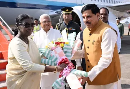 राष्ट्रपति द्रौपदी मुर्मु का पांच दिवसीय मध्य प्रदेश प्रवास शुरू, सीएम मोहन यादव ने किया स्वागत राष्ट्रपति द्रौपदी मुर्मु का पांच दिवसीय मध्य प्रदेश प्रवास शुरू, सीएम मोहन यादव ने किया स्वागत