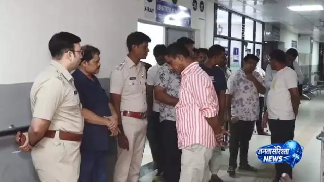 Angul में दो मुठभेड़ों में सोने की लूट करने वाले दो बदमाश घायल Angul में दो मुठभेड़ों में सोने की लूट करने वाले दो बदमाश घायल