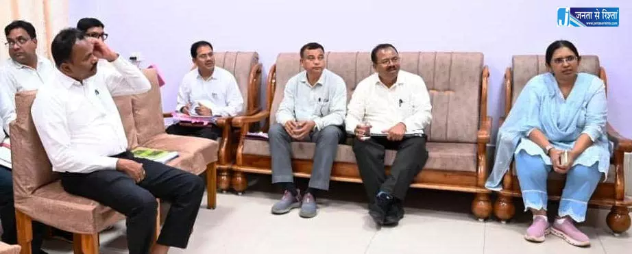 लोक निर्माण विभाग के सचिव ने निर्माणाधीन और प्रस्तावित कार्यों की समीक्षा की लोक निर्माण विभाग के सचिव ने निर्माणाधीन और प्रस्तावित कार्यों की समीक्षा की
