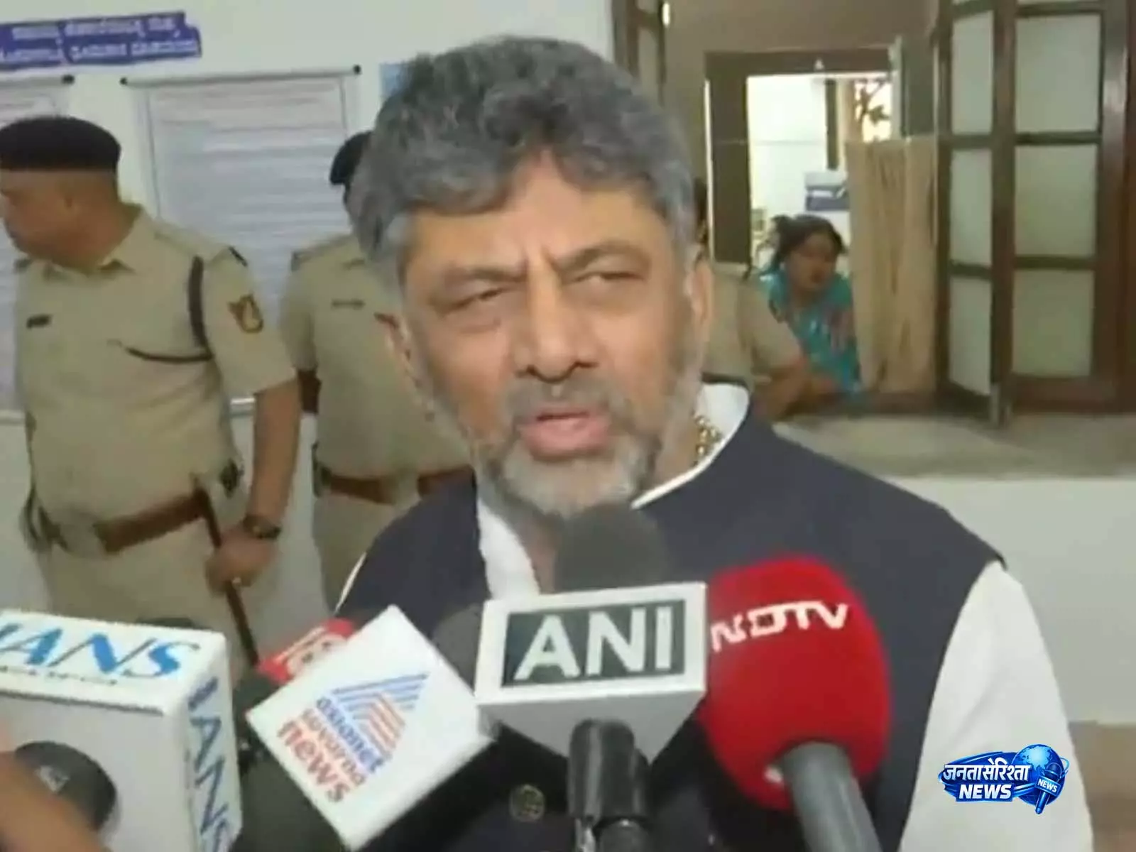 हम क्रॉस-वोटिंग के लिए क्यों कहें?: MLC चुनावों के बीच कर्नाटक के CM डीके शिवकुमार हम क्रॉस-वोटिंग के लिए क्यों कहें?: MLC चुनावों के बीच कर्नाटक के CM डीके शिवकुमार