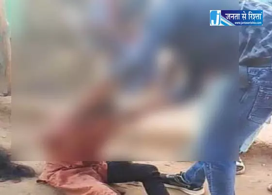जीजा फिर भांजे के साथ, शक के चलते पत्नी को पति ने पिलाया पेशाब, सरेआम बाल भी काट दिया जीजा फिर भांजे के साथ, शक के चलते पत्नी को पति ने पिलाया पेशाब, सरेआम बाल भी काट दिया