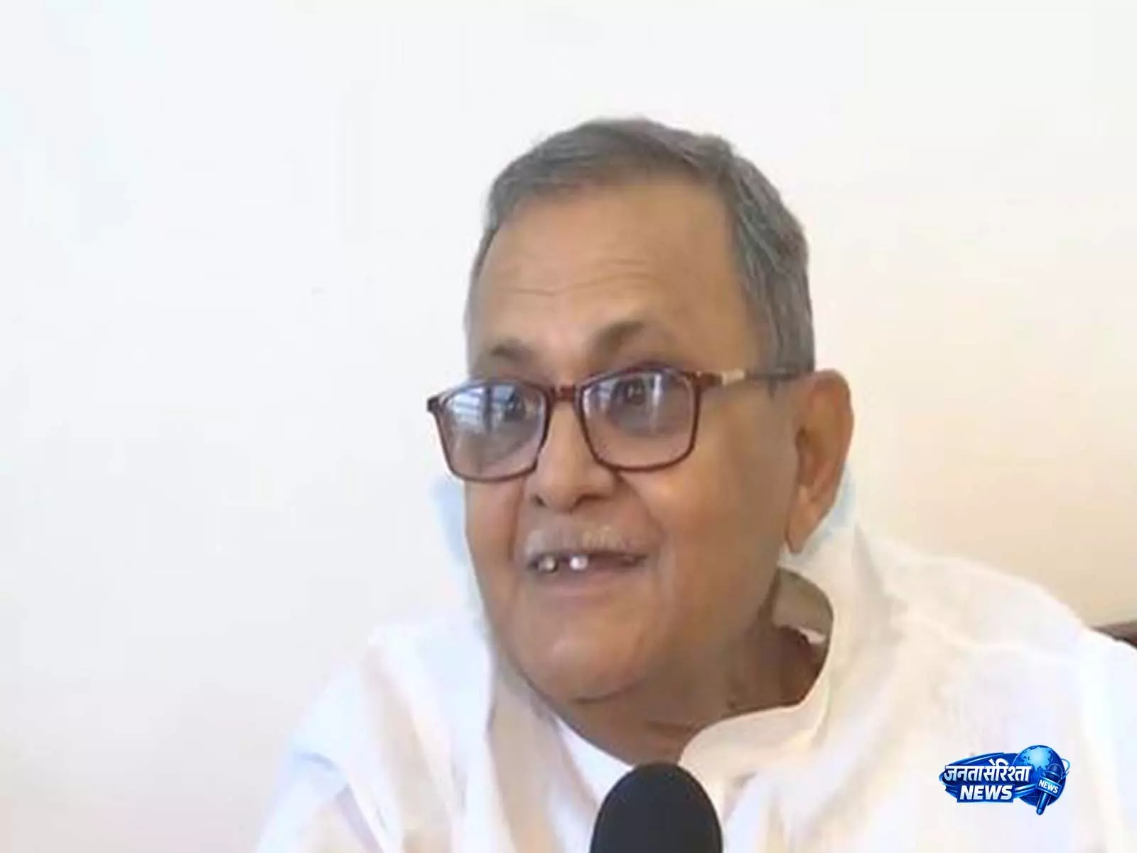 सपा के Sanatan Pandey का बयान, दलबदल की अटकलों को किया खारिज सपा के Sanatan Pandey का बयान, दलबदल की अटकलों को किया खारिज