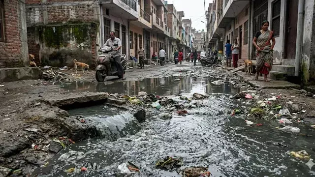 Haryana : पटौदी की शिव कॉलोनी में सीवर संकट, डेढ़ साल से गंदे पानी में जी रहे लोग Haryana : पटौदी की शिव कॉलोनी में सीवर संकट, डेढ़ साल से गंदे पानी में जी रहे लोग