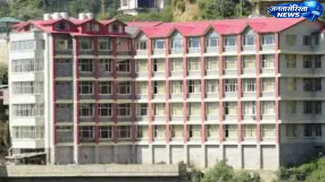 Shimla ; संजौली स्कूल में गोलीकांड के बाद दहशत, छात्रों की उपस्थिति आधी से भी कम Shimla ; संजौली स्कूल में गोलीकांड के बाद दहशत, छात्रों की उपस्थिति आधी से भी कम