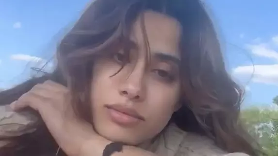 Janhvi Kapoor ने अपनी ‘हैप्पी प्लेस’ से सुकून भरे पल शेयर किए Janhvi Kapoor ने अपनी ‘हैप्पी प्लेस’ से सुकून भरे पल शेयर किए