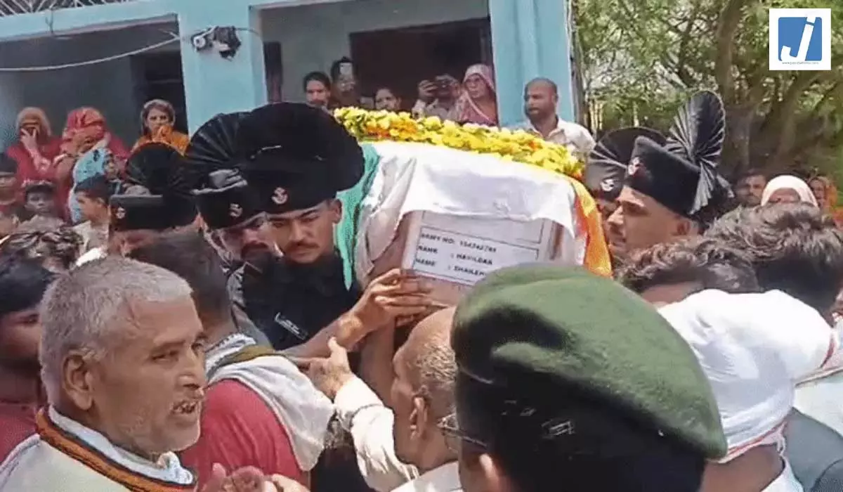 पत्नी की आत्महत्या के बाद फौजी ने किया सुसाइड, दो मासूम बच्चों की जिंदगी में छाया अंधेरा पत्नी की आत्महत्या के बाद फौजी ने किया सुसाइड, दो मासूम बच्चों की जिंदगी में छाया अंधेरा
