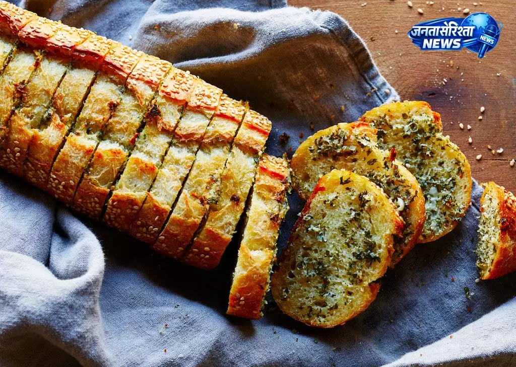 Ginger Garlic Bread: आसान रेसिपी से मिलेगा रेस्टोरेंट जैसा स्वाद Ginger Garlic Bread: आसान रेसिपी से मिलेगा रेस्टोरेंट जैसा स्वाद