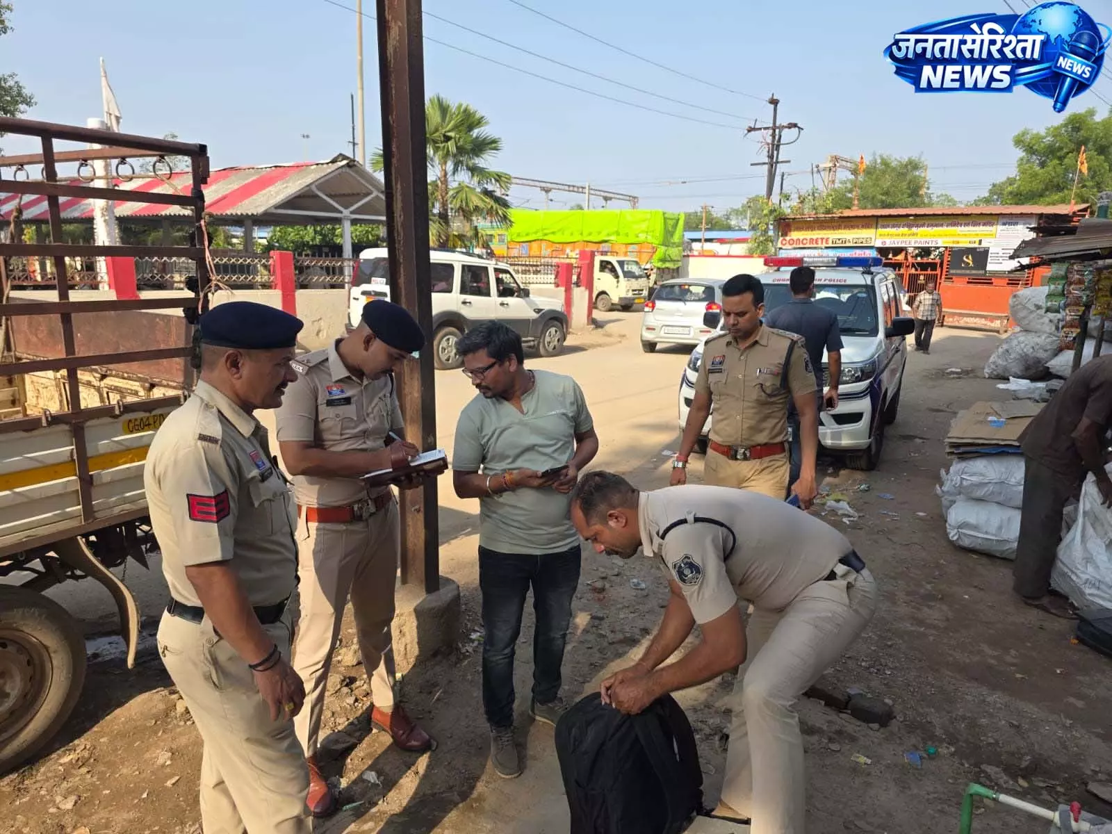 नार्थ जोन में मुसाफिरों की सघन चेकिंग, संदिग्ध गतिविधियों पर पुलिस की कार्रवाई तेज नार्थ जोन में मुसाफिरों की सघन चेकिंग, संदिग्ध गतिविधियों पर पुलिस की कार्रवाई तेज