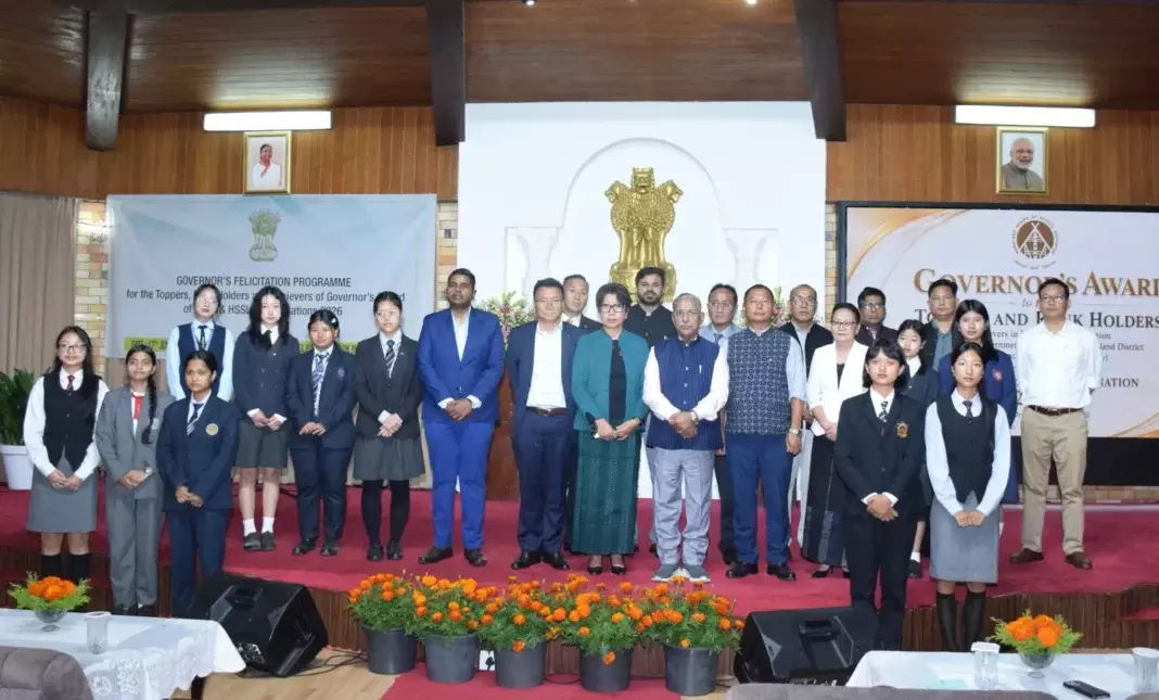 Nagaland के राज्यपाल ने टॉपर्स और पुरस्कार पाने वालों को सम्मानित किया Nagaland के राज्यपाल ने टॉपर्स और पुरस्कार पाने वालों को सम्मानित किया