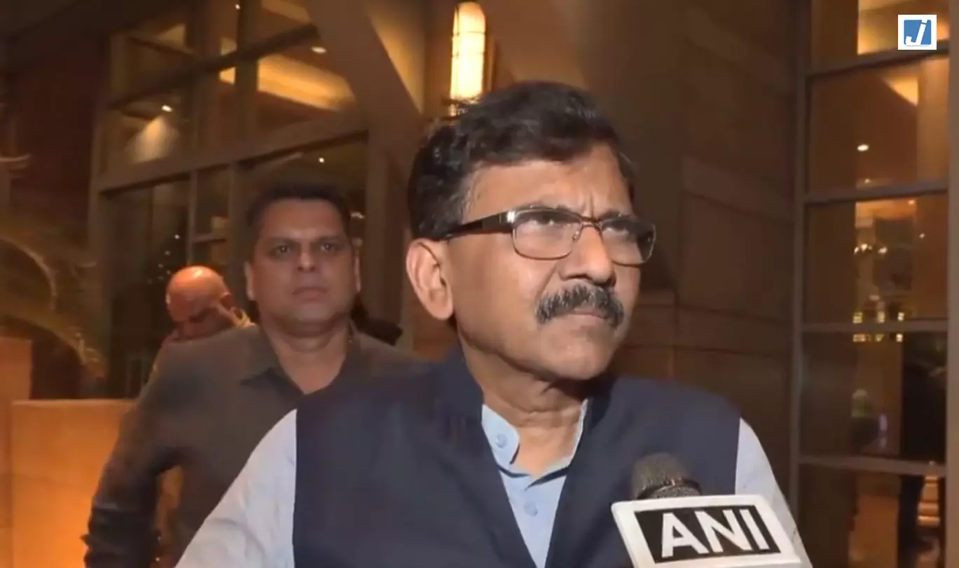 शिवसेना (UBT) में बढ़ी अंदरूनी कलह, संजय राउत बोले- पार्टी आदेश तोड़ने वाले सांसदों पर होगी कानूनी कार्रवाई