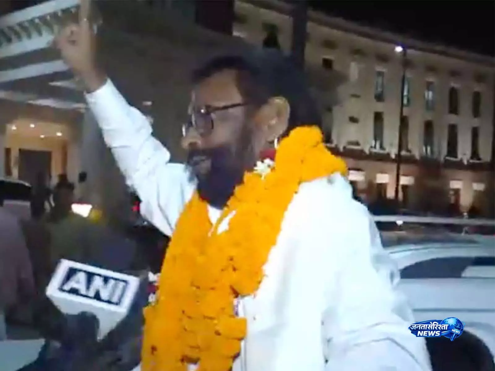 JMM के बैद्यनाथ राम और NDA समर्थित परिमल नाथवानी ने राज्यसभा सीटें जीतीं, पार्टी मना रही जश्न JMM के बैद्यनाथ राम और NDA समर्थित परिमल नाथवानी ने राज्यसभा सीटें जीतीं, पार्टी मना रही जश्न