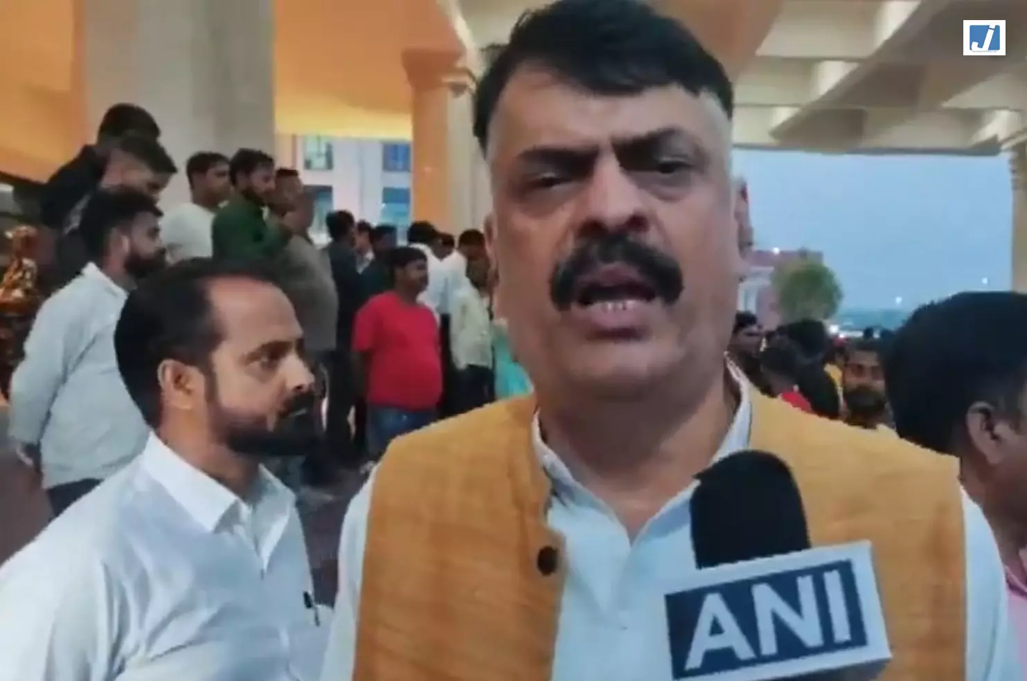 चुनाव परिणाम पर सियासी घमासान, कांग्रेस ने लगाया ‘वोट खरीद’ का आरोप, लोकतंत्र पर उठाए सवाल चुनाव परिणाम पर सियासी घमासान, कांग्रेस ने लगाया ‘वोट खरीद’ का आरोप, लोकतंत्र पर उठाए सवाल