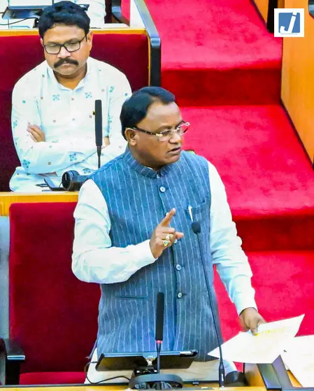 ड्यूटी से गायब डॉक्टरों पर सख्ती, 128 मेडिकल अधिकारियों के खिलाफ होगी अनुशासनात्मक कार्रवाई ड्यूटी से गायब डॉक्टरों पर सख्ती, 128 मेडिकल अधिकारियों के खिलाफ होगी अनुशासनात्मक कार्रवाई