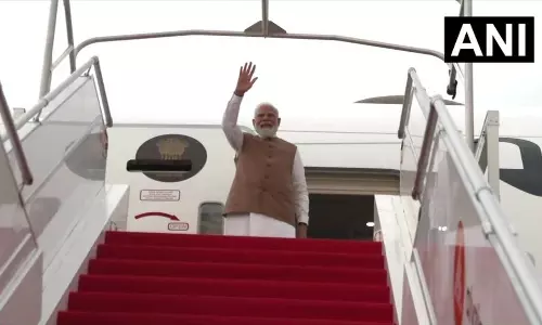 पेरिस से भारत लौट रहे PM मोदी पेरिस से भारत लौट रहे PM मोदी