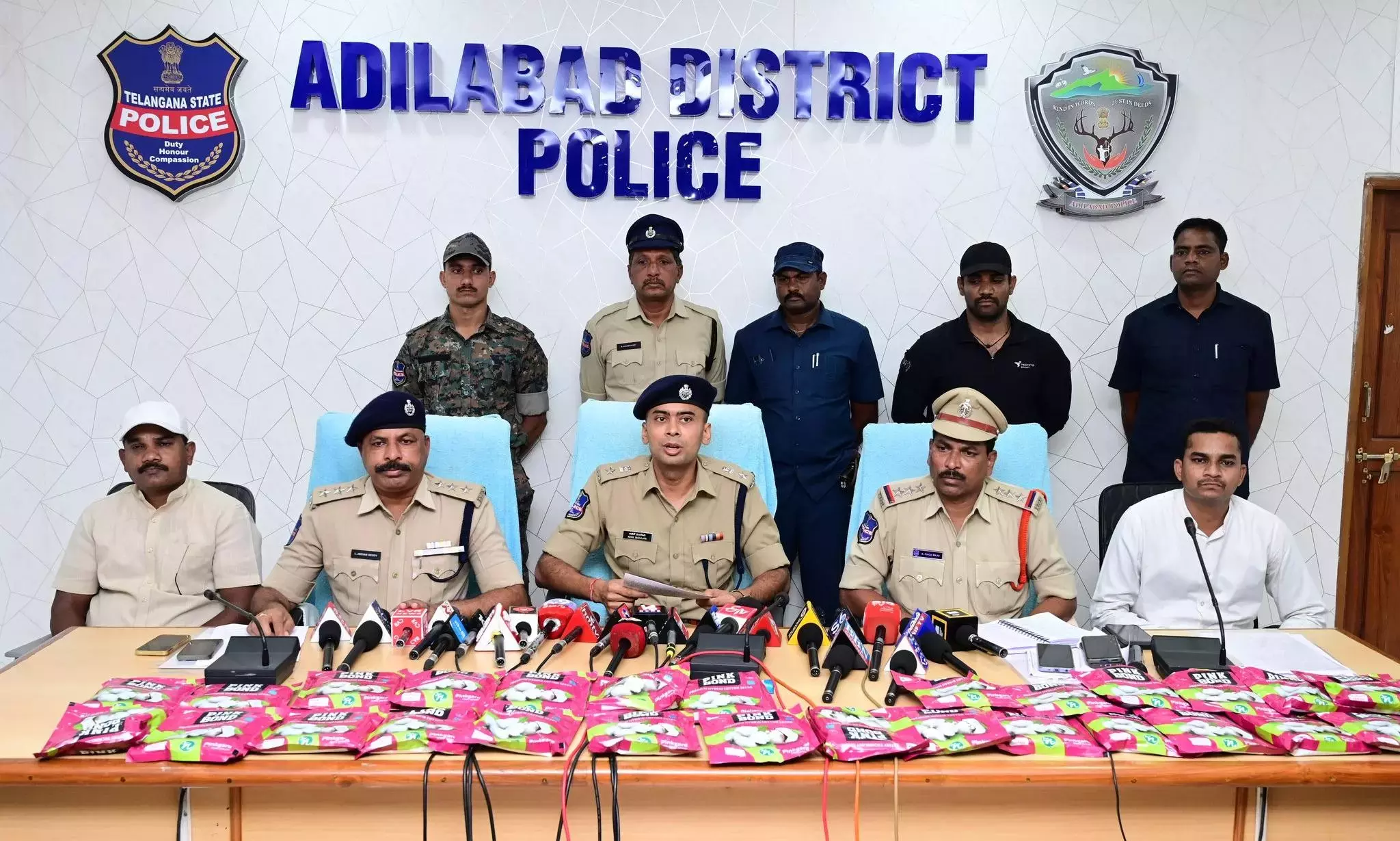 Telangana: आदिलाबाद और मंचरियल पुलिस ने नकली कपास के बीजों के खिलाफ़ जांच तेज़ कर दी