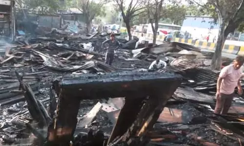 मंगोलपुरी फर्नीचर मार्केट और द्वारका नमकीन फैक्ट्री में लगी आग, दमकल विभाग ने समय रहते पाया काबू मंगोलपुरी फर्नीचर मार्केट और द्वारका नमकीन फैक्ट्री में लगी आग, दमकल विभाग ने समय रहते पाया काबू