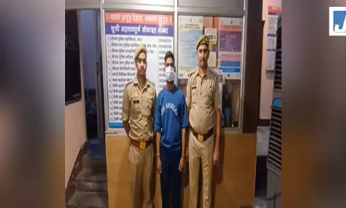 व्यापारी परिवार को बंधक बनाकर लूट करने वाला 50 हजार का इनामी बदमाश गिरफ्तार व्यापारी परिवार को बंधक बनाकर लूट करने वाला 50 हजार का इनामी बदमाश गिरफ्तार