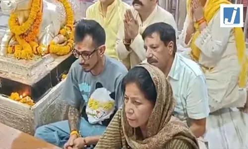 महाकाल मंदिर में दर्शन करने पहुंचे युजवेंद्र चहल, बताया भस्म आरती का अनुभव महाकाल मंदिर में दर्शन करने पहुंचे युजवेंद्र चहल, बताया भस्म आरती का अनुभव