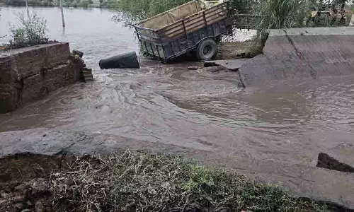 Raikot नहर में दरार से खेतों में बाढ़ Raikot नहर में दरार से खेतों में बाढ़