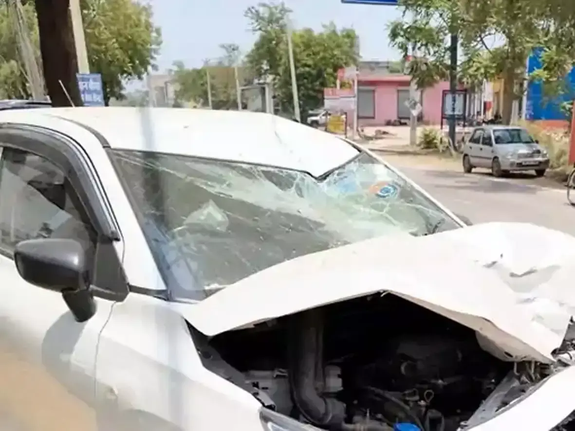 Hisar: सड़क दुर्घटना में दो युवकों की मौत से हड़कंप Hisar: सड़क दुर्घटना में दो युवकों की मौत से हड़कंप