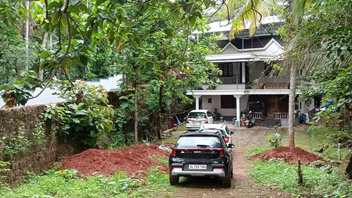 Kerala में ED की बड़ी कार्रवाई: 5 अस्पतालों से हालिया ट्रांसप्लांट के रिकॉर्ड्स जब्त Kerala में ED की बड़ी कार्रवाई: 5 अस्पतालों से हालिया ट्रांसप्लांट के रिकॉर्ड्स जब्त
