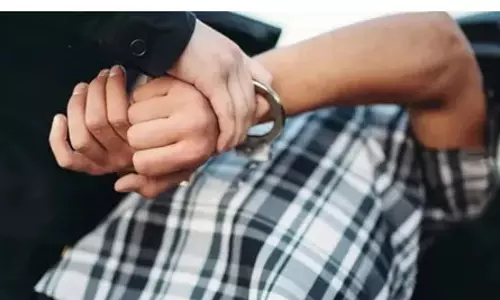 शोपियां में सुरक्षाबलों की बड़ी कार्रवाई, तीन OGW गिरफ्तार; हथियार और विस्फोटक बरामद शोपियां में सुरक्षाबलों की बड़ी कार्रवाई, तीन OGW गिरफ्तार; हथियार और विस्फोटक बरामद