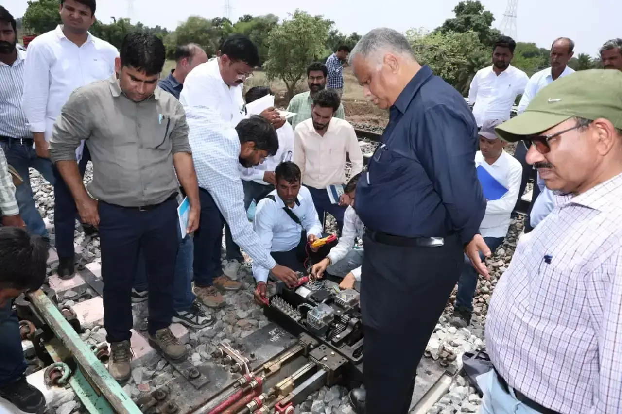 Chittorgarh: बड़ीसादड़ी–जलोदा जागीर रेलखंड पर स्पीड ट्रायल सफल Chittorgarh: बड़ीसादड़ी–जलोदा जागीर रेलखंड पर स्पीड ट्रायल सफल