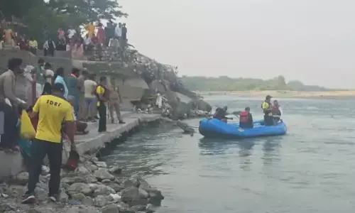 Haridwar: गंगा में लापता हुए बालक की तलाश में जुटी टीमें Haridwar: गंगा में लापता हुए बालक की तलाश में जुटी टीमें