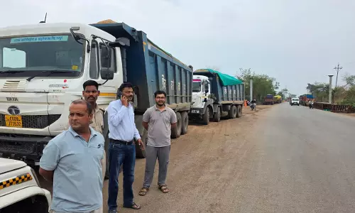 रेत भरे 10 हाइवा जब्त, अवैध परिवहन का भंडाफोड़