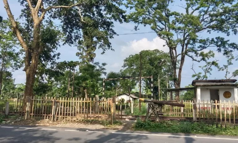 Assam: तिनसुकिया में रेलवे रोड बंद करने का विरोध