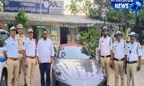 Hyderabad: नाबालिग बेटे को ORR पर कार चलाने देने पर पिता के खिलाफ मामला दर्ज