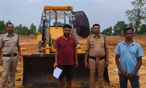 धमतरी में बड़ी कार्रवाई, अवैध मुरूम उत्खनन में लगी जेसीबी जब्त धमतरी में बड़ी कार्रवाई, अवैध मुरूम उत्खनन में लगी जेसीबी जब्त