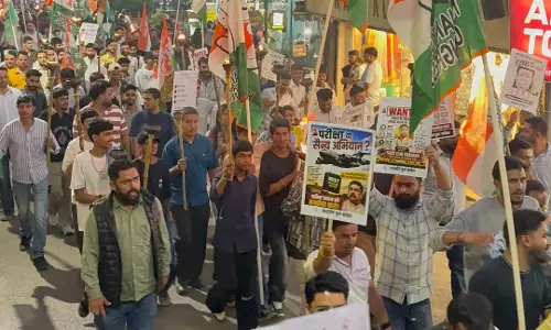 Shimla: युवा कांग्रेस ने शिमला में निकाला मशाल जुलूस, केंद्र सरकार पर हमला Shimla: युवा कांग्रेस ने शिमला में निकाला मशाल जुलूस, केंद्र सरकार पर हमला