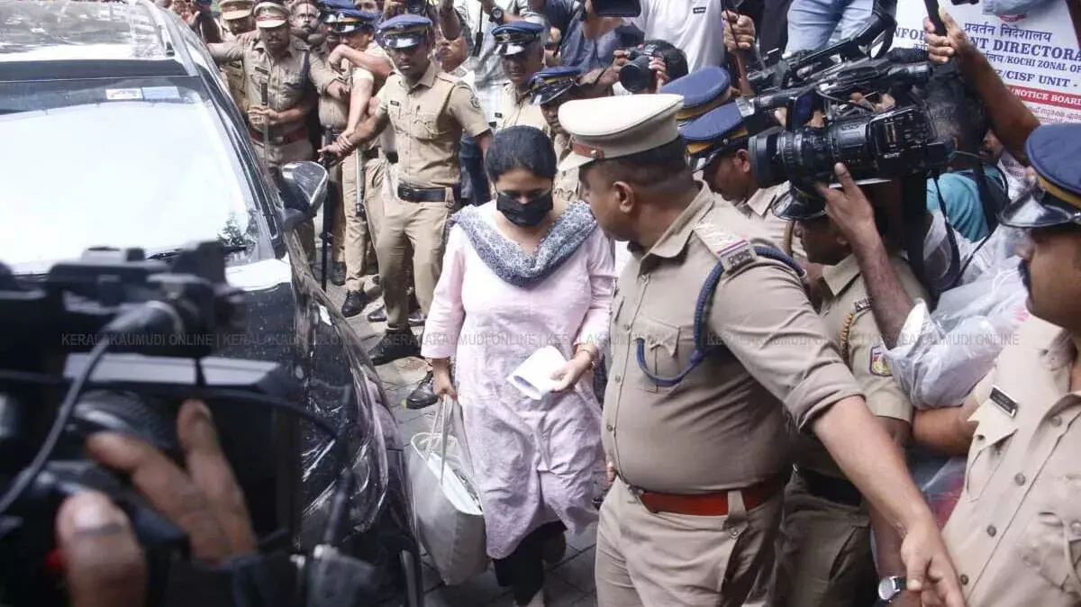 ED ने मंथली पे-ऑफ मामले में वीणा विजयन के बैंक लॉकर की तलाशी ली