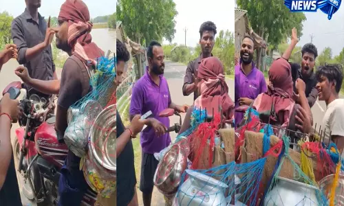 पहचान को लेकर विवाद: फेरीवाले से धार्मिक नारा लगवाने की घटना पर सवाल पहचान को लेकर विवाद: फेरीवाले से धार्मिक नारा लगवाने की घटना पर सवाल