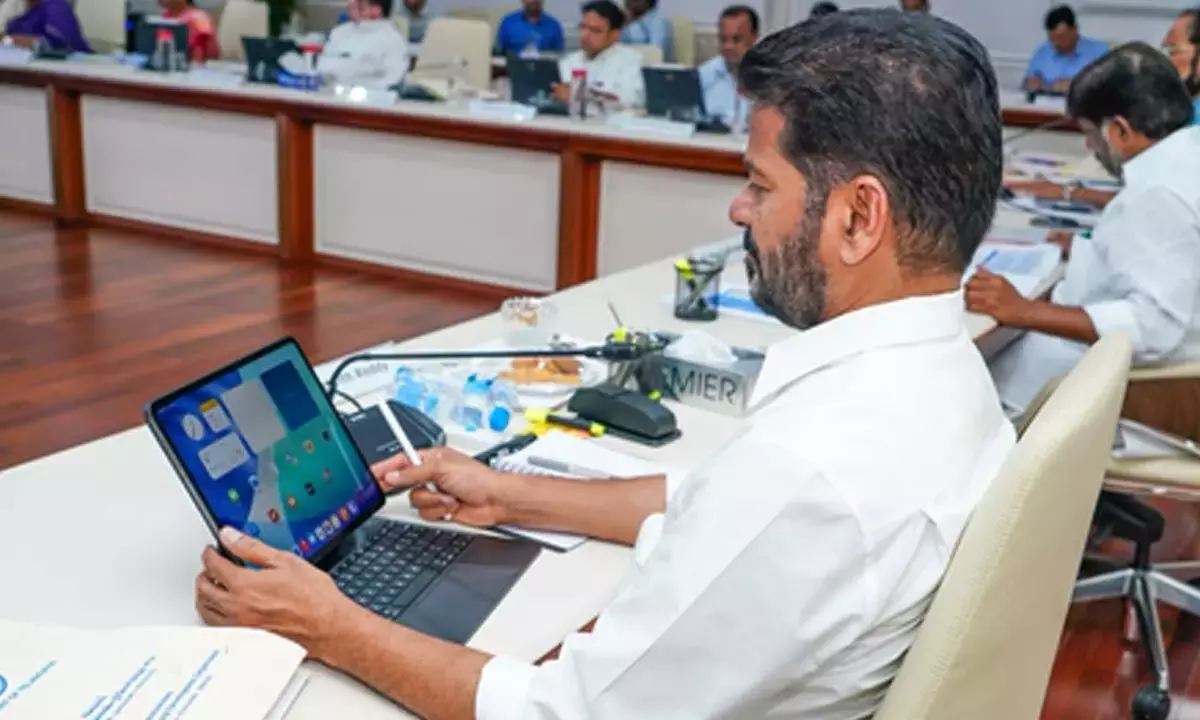 Telangana: तेलंगाना कैबिनेट डिजिटल हुई, मंत्रियों को मिले टैबलेट Telangana: तेलंगाना कैबिनेट डिजिटल हुई, मंत्रियों को मिले टैबलेट