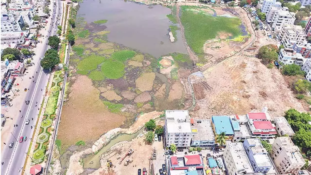 Telangana: हाइड्रा प्रमुख ने 19 करोड़ रुपये की लागत से रामंतपुर झील जीर्णोद्धार परियोजना शुरू की Telangana: हाइड्रा प्रमुख ने 19 करोड़ रुपये की लागत से रामंतपुर झील जीर्णोद्धार परियोजना शुरू की