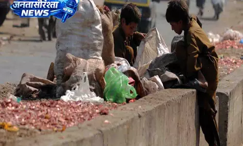 Pakistan में 66 लाख से ज्यादा बच्चे खतरनाक काम में लगे Pakistan में 66 लाख से ज्यादा बच्चे खतरनाक काम में लगे