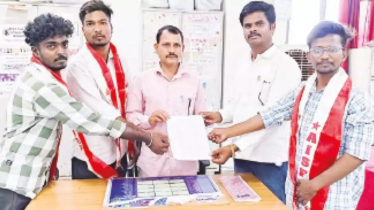 प्राइवेट स्कूलों द्वारा शोषण बंद हो: AISF प्राइवेट स्कूलों द्वारा शोषण बंद हो: AISF