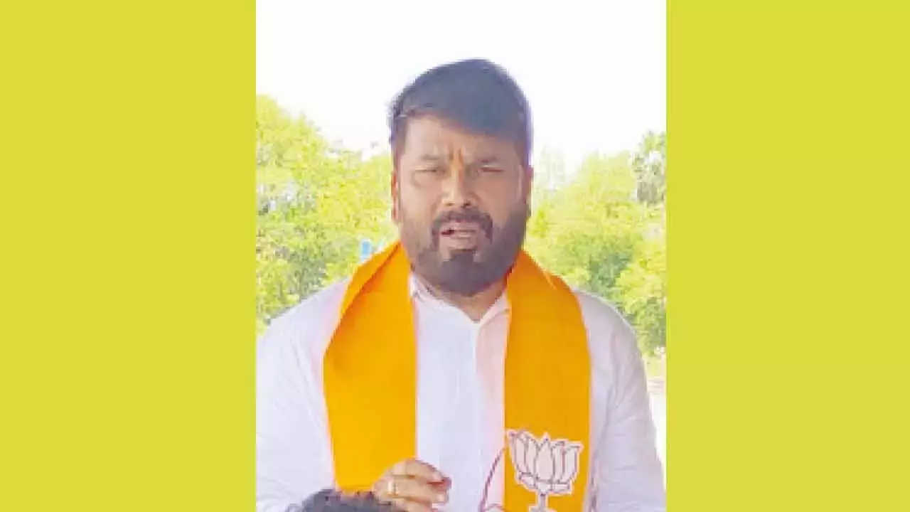 Telangana: रेवंत राजनीतिक लाभ के लिए किशन को निशाना बना रहे हैं: नंबूरी Telangana: रेवंत राजनीतिक लाभ के लिए किशन को निशाना बना रहे हैं: नंबूरी